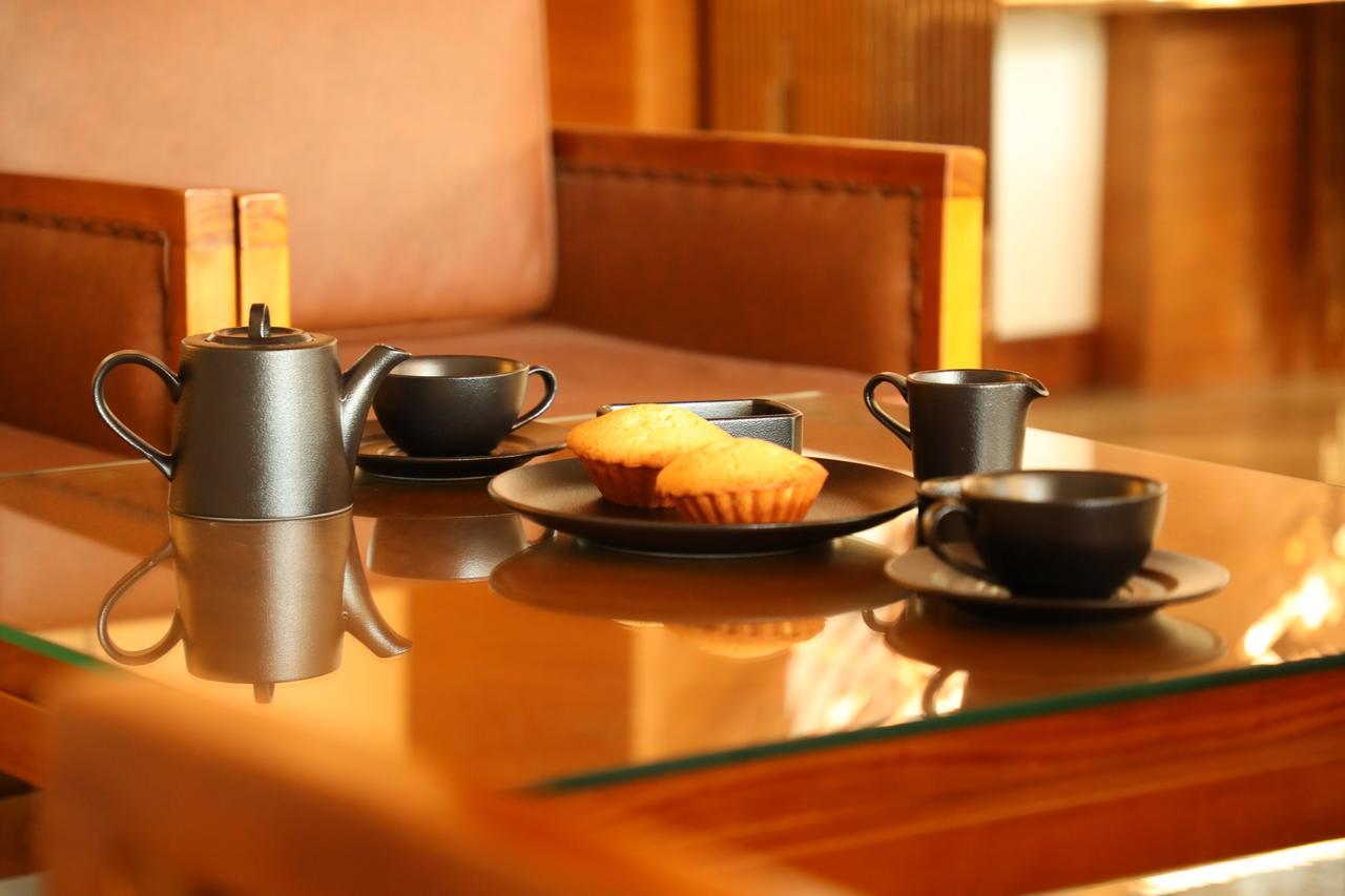 Hotel Karthika Park Kazhakuttam Bagian luar foto