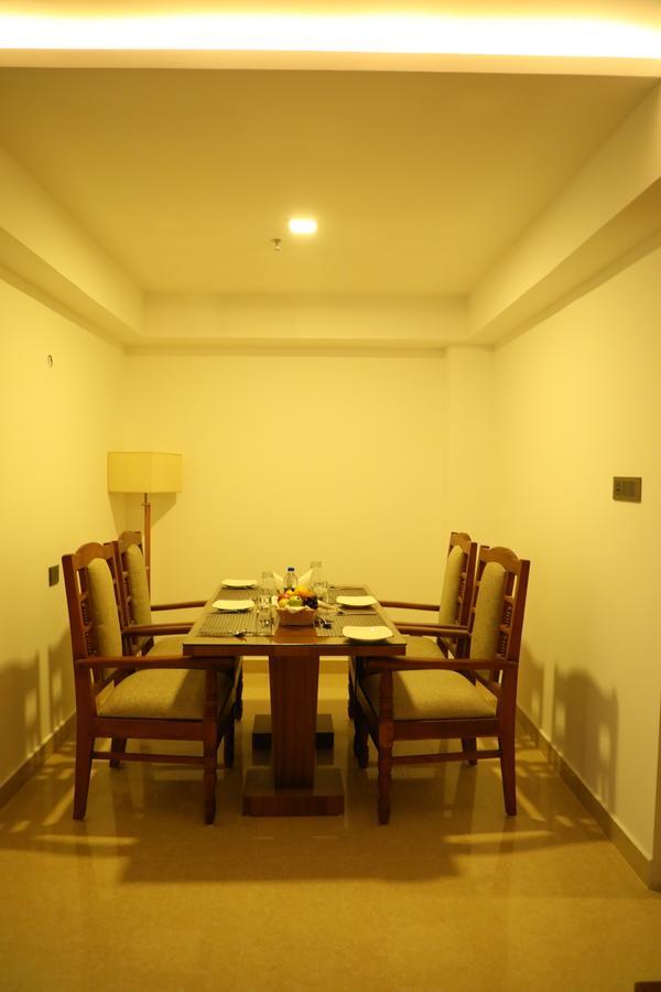 Hotel Karthika Park Kazhakuttam Bagian luar foto