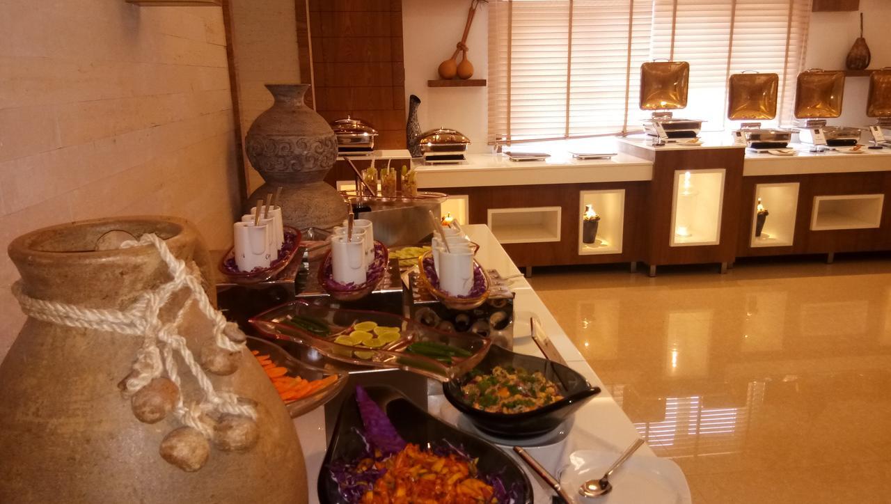 Hotel Karthika Park Kazhakuttam Bagian luar foto