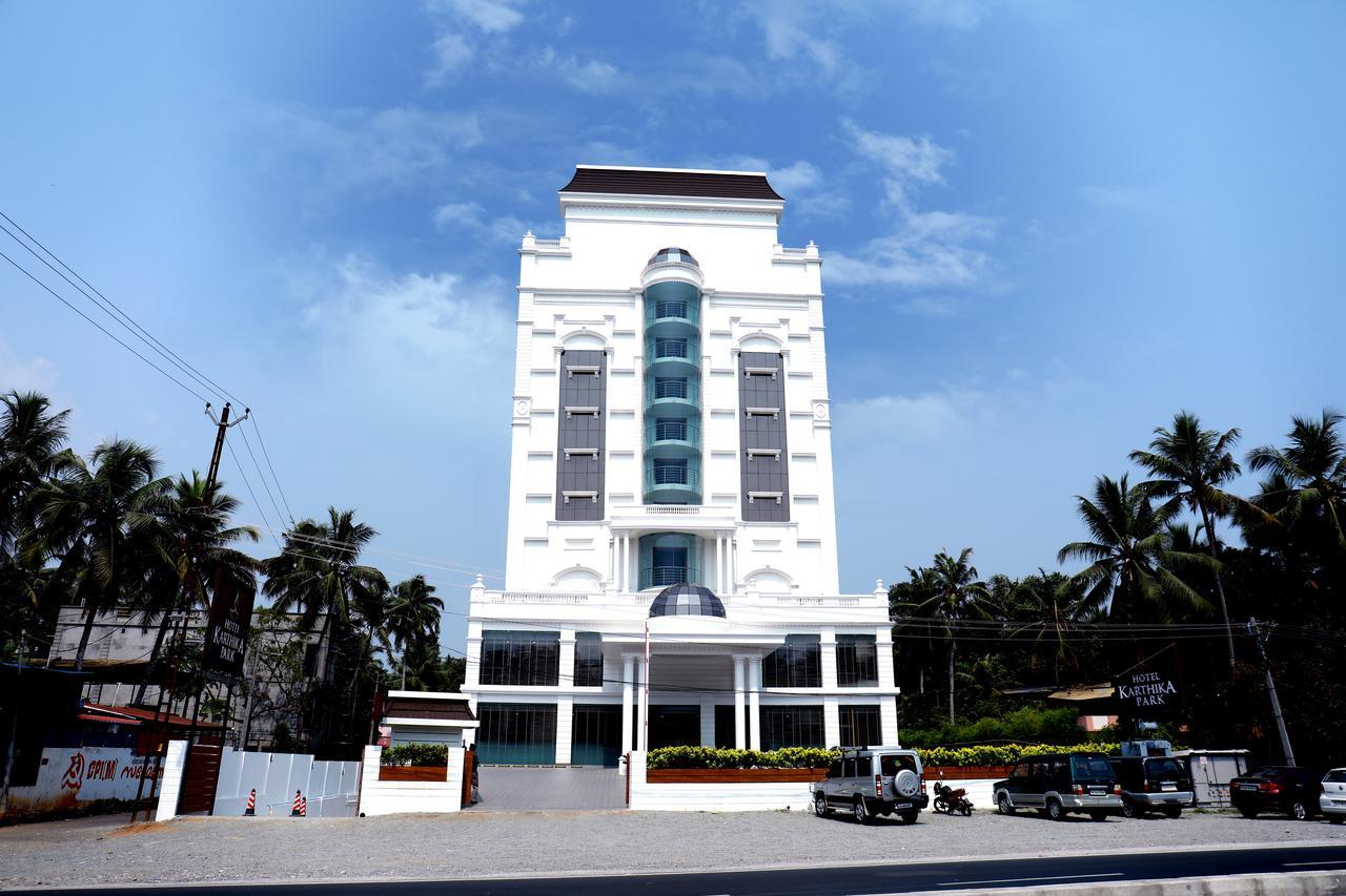 Hotel Karthika Park Kazhakuttam Bagian luar foto