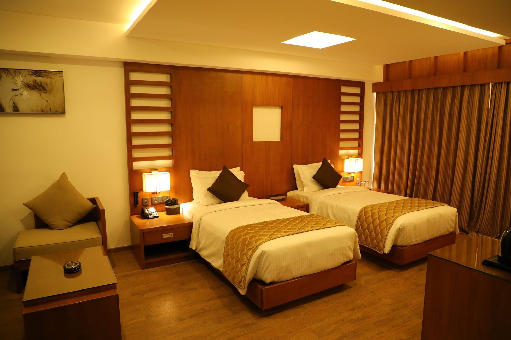 Hotel Karthika Park Kazhakuttam Bagian luar foto